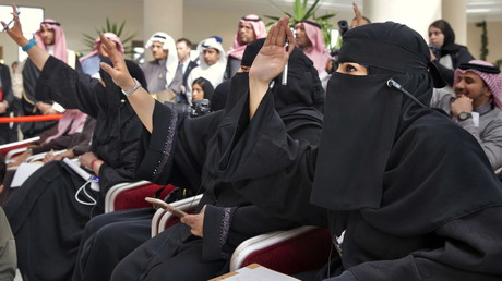 Arabie saoudite : les femmes privées de carte d'identité car «montrer leur visage est un péché»