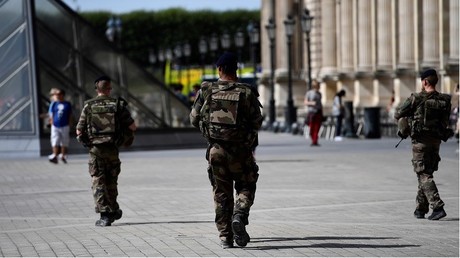Attentat aux bombonnes de gaz déjoué à Paris : l’une des suspectes inculpée et incarcérée