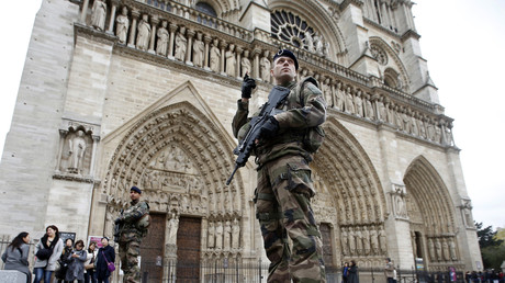 Attentat raté à Paris : le commando de femmes mis en examen et écroué