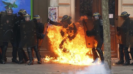 Des jets de cocktails Molotov ont notamment marqué la manifestation à Paris