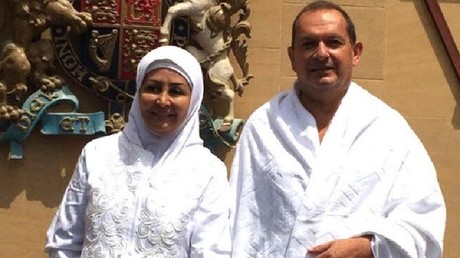 L’ambassadeur britannique à Riyad se convertit à l’Islam puis part en pèlerinage à La Mecque