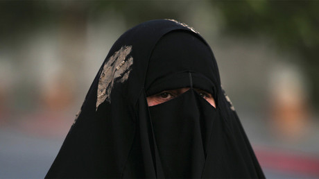 Un aubergiste allemand demande à une cliente de retirer son niqab, les réseaux s'enflamment