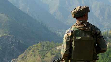 Un soldat indien près de la ligne de contrôle (LoC), dans le Cachemire.