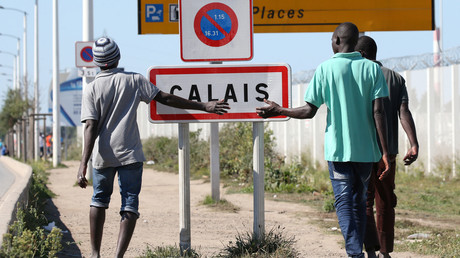 Crise migratoire : le candidat Sarkozy en campagne à Calais 
