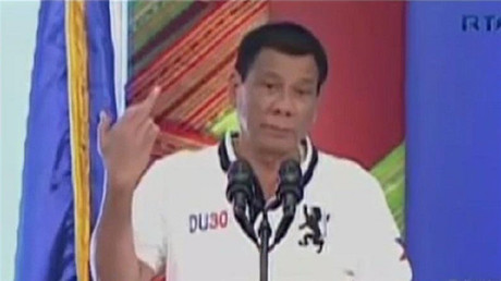 Philippines : maintenant Duterte fait des doigts d'honneur à l'Union européenne