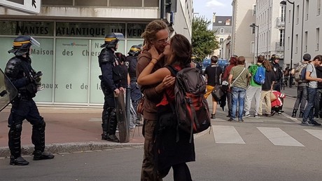 Plus de policiers que de manifestants : la contestation du Climate Chance avortée (VIDEO)