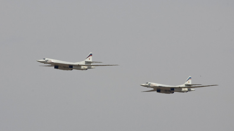 Deux bombardiers russes interceptés et escortés au large de la Bretagne