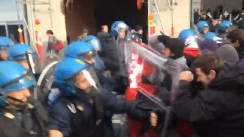 Italie : des violences éclatent lors d'un face-à-face entre police et manifestants (VIDEO)