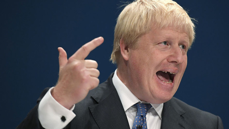 En appelant à manifester devant l’ambassade russe, Boris Johnson «rejoint l'hystérie américaine»