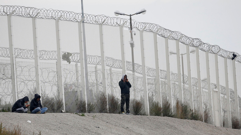 Calais : heurts sur la rocade dans la nuit du 15 au 16 octobre, un CRS blessé