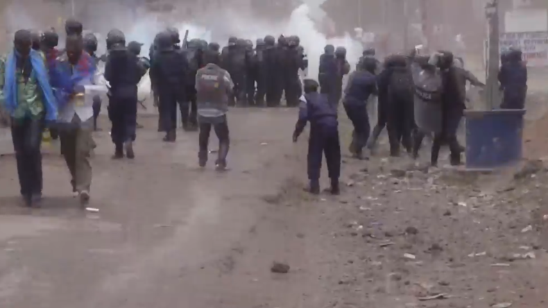 R.D. Congo : la police antiémeute bloque les manifestants en colère contre le report des élections