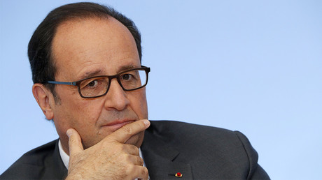 Un SMS envoyé aux cadres PS évente la très probable candidature de François Hollande