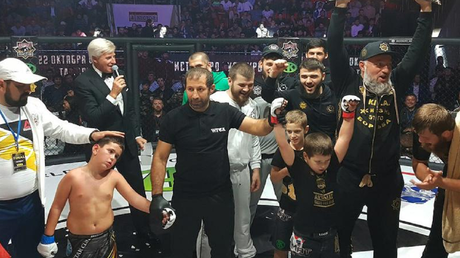 Ramzan Kadyrov met ses trois fils âgés de 8, 9 et 10 ans au MMA et fait scandale