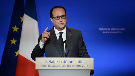 François Hollande se fait le chantre de la démocratie mais ne veut toujours pas de référendums