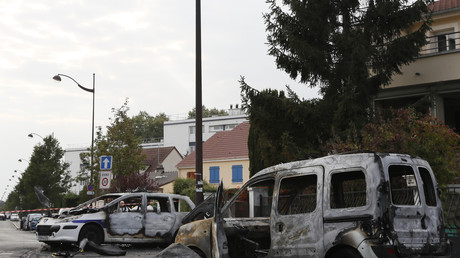  Viry-Chatillon après l'attaque contre les voitures policières, le 8 octobre 2016