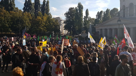 Des opposants aux traités transatlantiques TTIP et CETA manifestent dans Paris (PHOTOS, VIDEO)