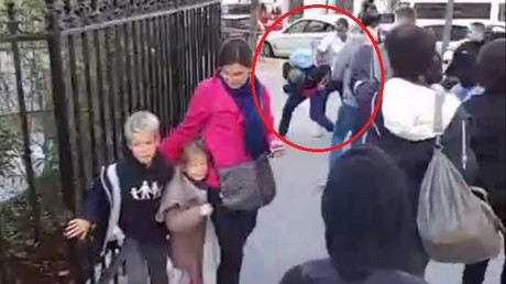 Un partisan de la Manif pour tous violenté devant sa famille par un contre-manifestant (VIDEO)