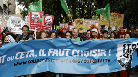 Une manifestation à Paris contre le Ceta le 15 octobre.