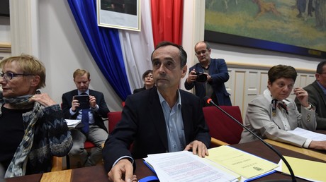 Béziers : la mairie adopte un projet de référendum sur l'accueil des migrants dans un climat tendu