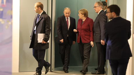 Vladimir Poutine a été accueilli par la chancelière allemande Angela Merkel pour ce nouveau sommet sur la situation en Ukraine