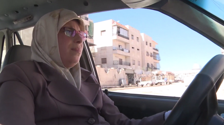 «Avant la guerre, Alep était comme Paris» : la seule femme-chauffeur de taxi se raconte à RT