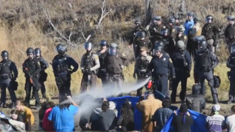 Etats-Unis : la police utilise des balles en caoutchouc contre des opposants à un projet de pipeline