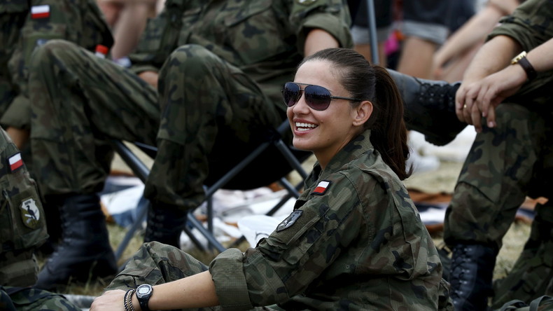 Pourquoi la Pologne veut-elle former les femmes au streetfight ?