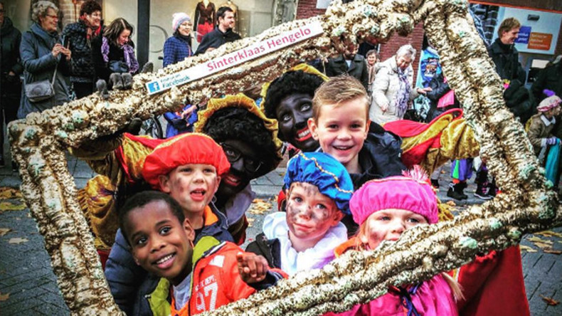 Pays-Bas : plus de 100 manifestants accusant le père Fouettard de racisme anti-noir arrêtés (IMAGES)