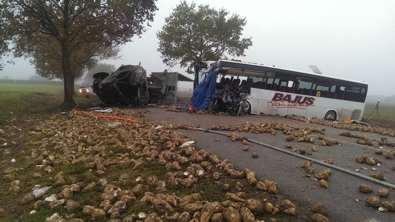 Un Mort Dans Un Accident Entre Un Bus Scolaire Et Un Poids Lourd Dans ...