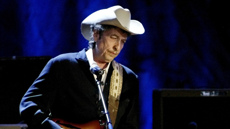 Bob Dylan n'ira pas chercher son Nobel, pris par «d'autres engagements»