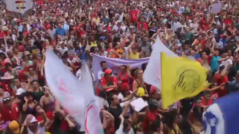 Des milliers de Brésiliens manifestent contre le président Michel Temer