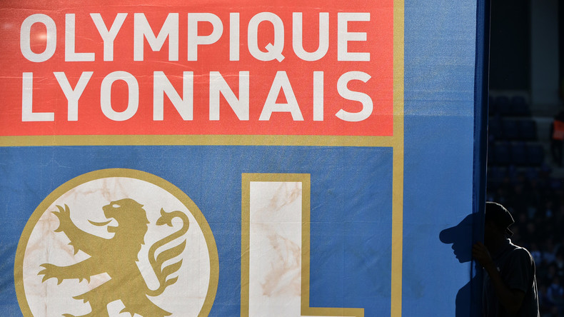 «Tu ne me fais pas la bise ?» : quand Jean-Michel Aulas trolle un ancien joueur de l'OL (VIDEO)