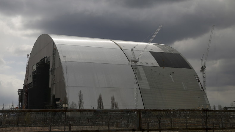 Inauguration d'un nouveau dôme en acier recouvrant la centrale de Tchernobyl