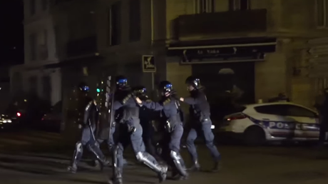 Marseille : une manifestation de soutien à un squat tourne à l'affrontement avec la police (IMAGES)
