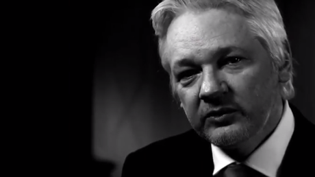 Hillary Clinton «dévorée vivante par ses ambitions» : Julian Assange s’exprime en exclusivité sur RT