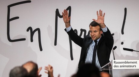 Emmanuel Macron accuse le FN de «salir la République»… et en prend pour son grade sur Twitter