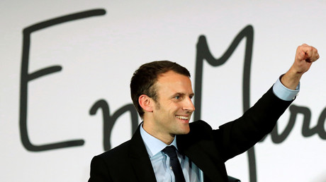 A 6 mois des présidentielles, Emmanuel Macron se lance dans la course