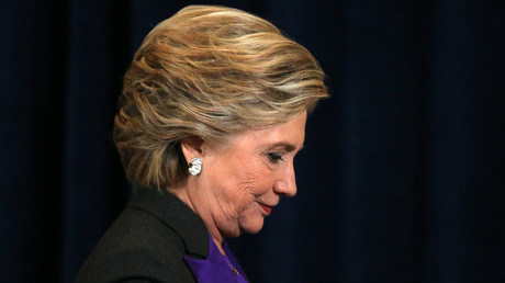 «Ne pas mettre la charrue avant les bœufs» : Hillary Clinton signait des Unes annonçant sa victoire