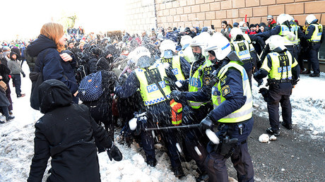 Affrontements à Stockholm entre néonazis et contre-manifestants (VIDEO, PHOTOS)