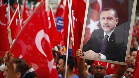 Eternelle candidature de la Turquie à l'UE : Erdogan brandit la menace d'un référendum