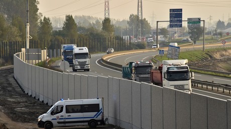 Mur anti-intrusions à Calais : le bras de fer entre la mairie et la préfecture se poursuit
