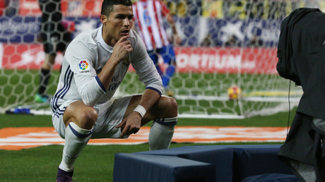 Insulté sur le terrain, Cristiano Ronaldo répond : «Je suis une pédale, mais je suis millionnaire»