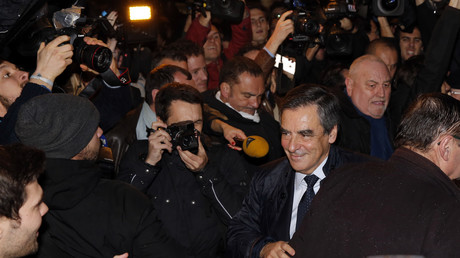 François Fillon rejoint son QG après l'annonce des résultats du premier tour de la primaire de droite.
