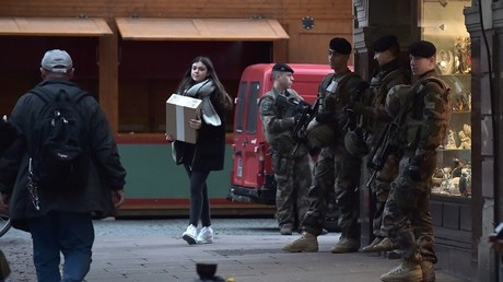 Les militaires surveille de près le marché de Noël de Strasbourg après l'attentat déjoué