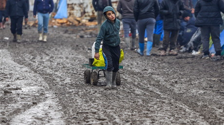 Calais : un tiers des migrants mineurs suivis par une ONG auraient disparu 
