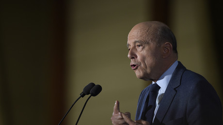 Juppé «confiant» continue de cibler «la brutalité» du programme Fillon