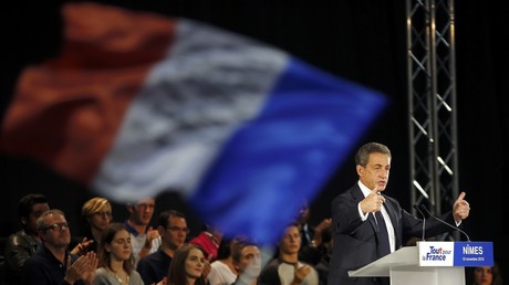 Nicolas Sarkozy en meeting à Nimes devant des militants et sympathisants lors de la campagne de la primaire.