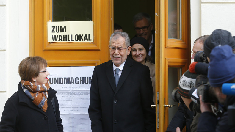 Présidentielle autrichienne : le candidat écologiste l'emporte, le FPÖ reconnaît sa défaite
