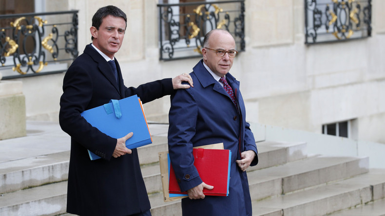 Matignon : passation de pouvoirs entre Manuel Valls et Bernard Cazeneuve