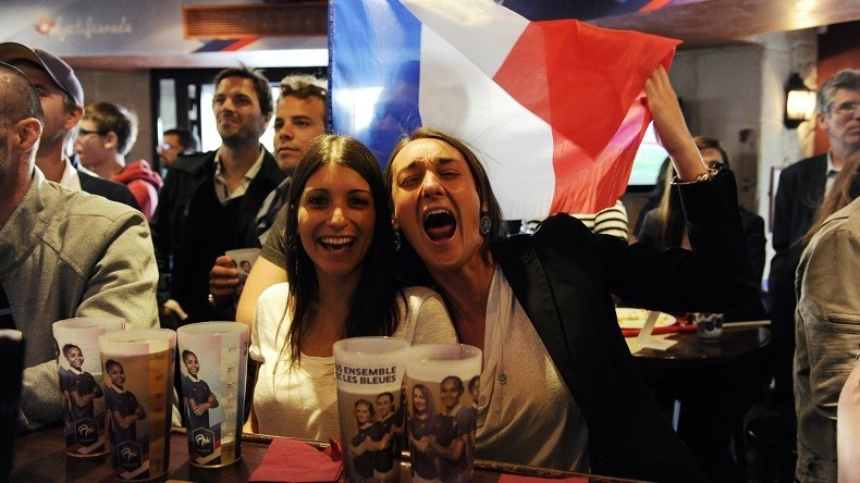 Les femmes ? Pas les bienvenues dans les bars corses ? L'île s'indigne des propos d'un journaliste